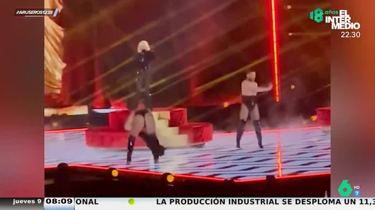 El fallo viral de España en Eurovisión: así se le atasca el pantalón a un bailarín mientras Nebulossa canta 'Zorra' El fallo viral de España en Eurovisión: así se le atasca el pantalón a un bailarín mientras Nebulossa canta 'Zorra'