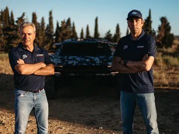 Carlos Sainz defenderá su corona en el Dakar tras fichar por Ford Carlos Sainz defenderá su corona en el Dakar tras fichar por Ford
