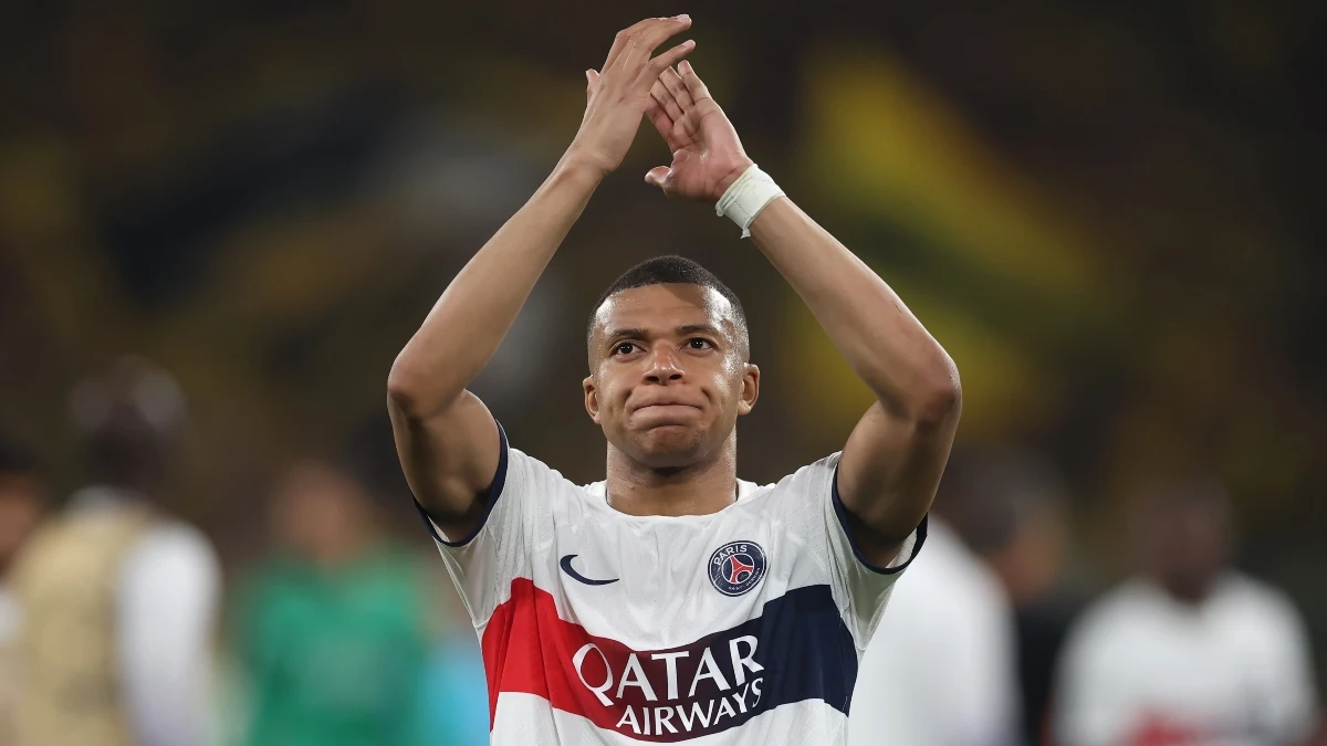 Mbappé, aplaudiendo