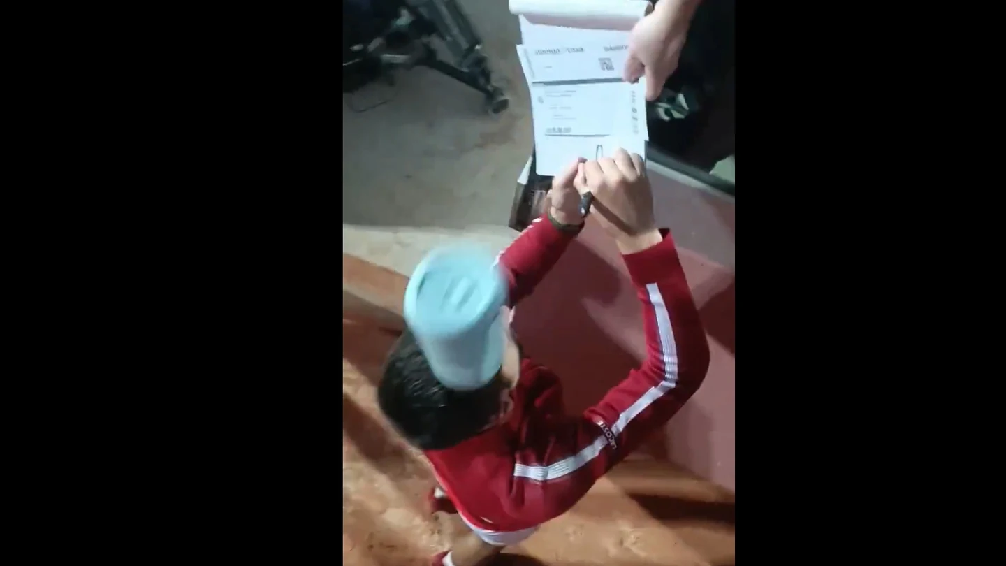 Djokovic, en el instante de recibir un botellazo Djokovic, en el instante de recibir un botellazo