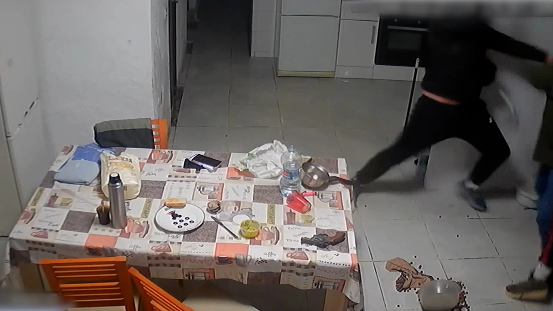 Seis detenidos por asaltar una vivienda, maniatar y golpear a sus moradores en Valencia