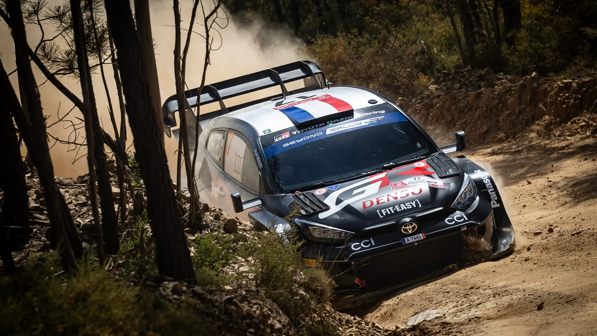 Sébastien Ogier es líder en Portugal a falta de cuatro tramos Sébastien Ogier es líder en Portugal a falta de cuatro tramos