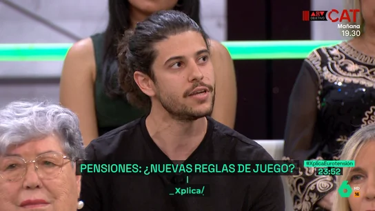 Un joven critica al gobierno Un joven critica al gobierno