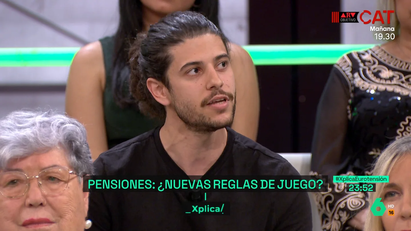 Un joven critica al gobierno Un joven critica al gobierno