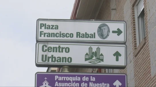 Cartel indicativo de la plaza Francisco Rabal en Alpedrete. Cartel indicativo de la plaza Francisco Rabal en Alpedrete.
