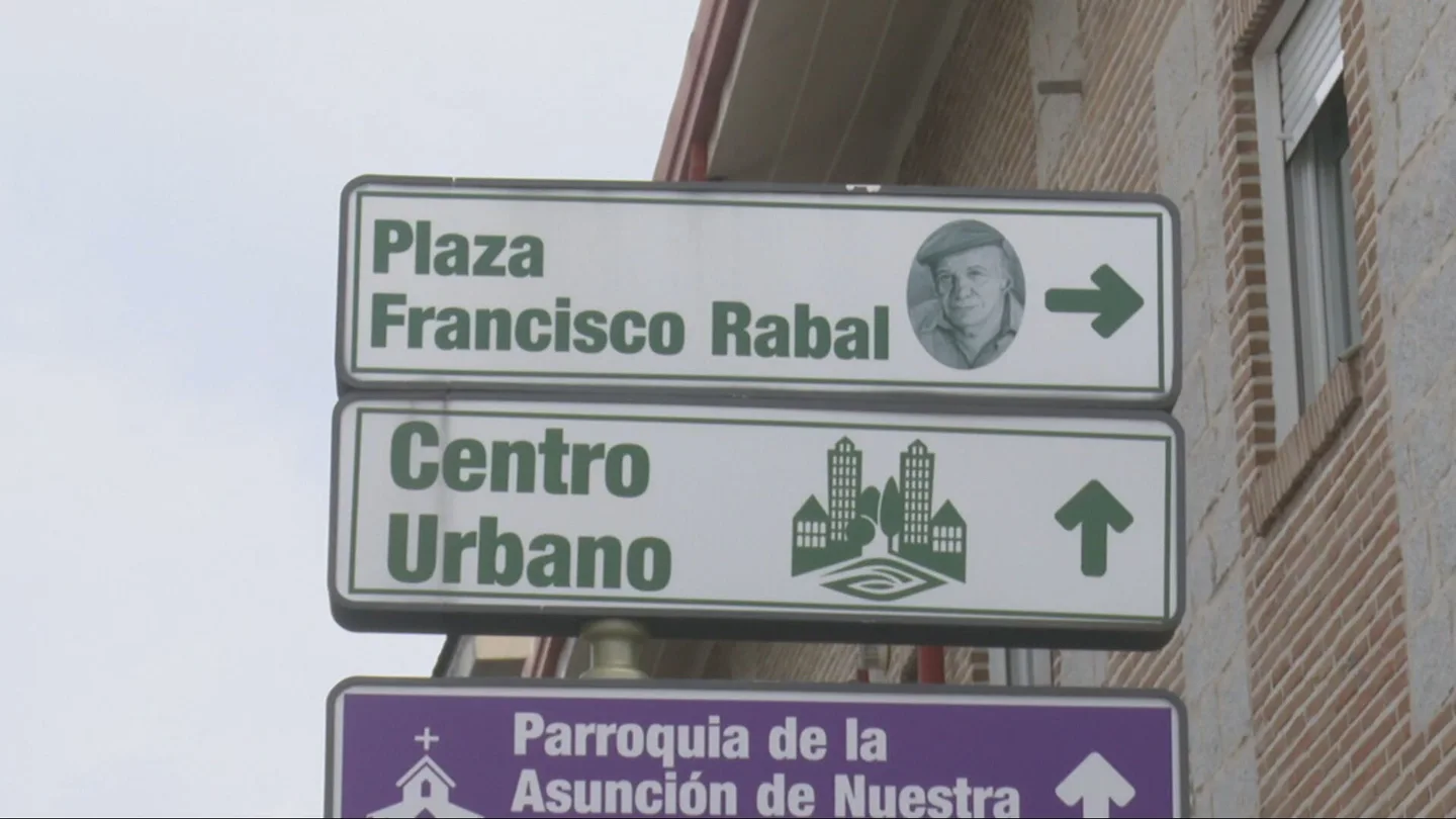 Cartel indicativo de la plaza Francisco Rabal en Alpedrete. Cartel indicativo de la plaza Francisco Rabal en Alpedrete.