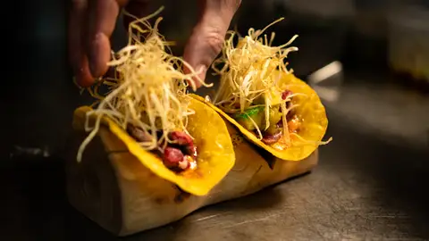 Tacos de chuleta madurada de La Terraza del Lago de Mena Tacos de chuleta madurada de La Terraza del Lago de Mena