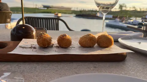 Croquetas de jamón y de trufa de La Terraza del Lago de Mena Croquetas de jamón y de trufa de La Terraza del Lago de Mena