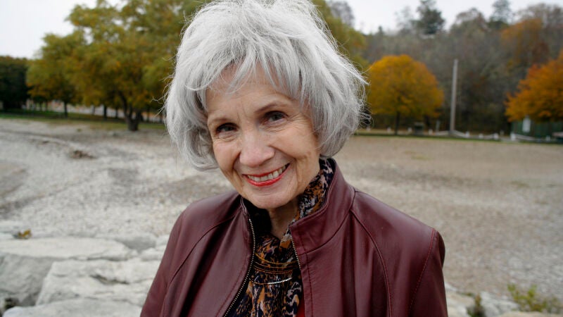 Muere Alice Munro, autora canadiense ganadora del Premio Nobel de Literatura