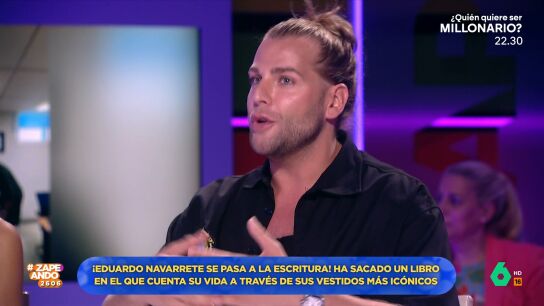 'Cabaret y vestidos de esc&aacute;ndalo': Eduardo Navarrete presenta su nuevo libro en Zapeando