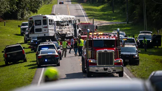 Ocho muertos y más de 40 heridos tras chocar una camioneta con un autobús de trabajadores agrícolas en Florida Ocho muertos y más de 40 heridos tras chocar una camioneta con un autobús de trabajadores agrícolas en Florida