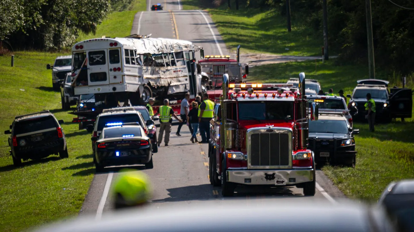 Ocho muertos y más de 40 heridos tras chocar una camioneta con un autobús de trabajadores agrícolas en Florida Ocho muertos y más de 40 heridos tras chocar una camioneta con un autobús de trabajadores agrícolas en Florida