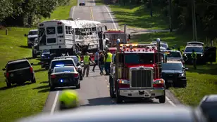 Ocho muertos y más de 40 heridos tras chocar una camioneta con un autobús de trabajadores agrícolas en Florida