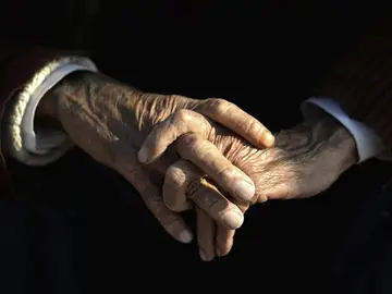 Manos de un anciano Manos de un anciano