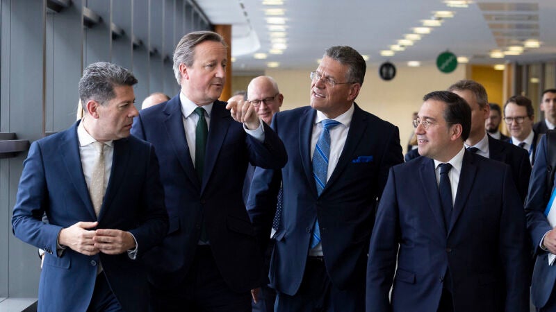 El ministro principal de Gibraltar, Fabian Picardo, el ministro de Exteriores británico, David Cameron, el vicepresidente de la Comisión Europea Maros Sefcovic, y el ministro de Exteriores español, José Manuel Albares