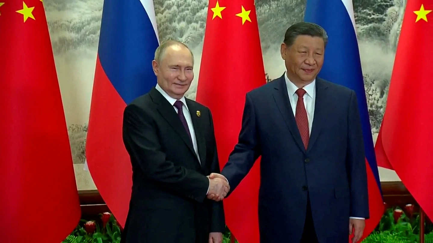 Xi Jinping asegura ante Putin que China y Rusia "defenderán la justicia en el mundo" Xi Jinping asegura ante Putin que China y Rusia "defenderán la justicia en el mundo"
