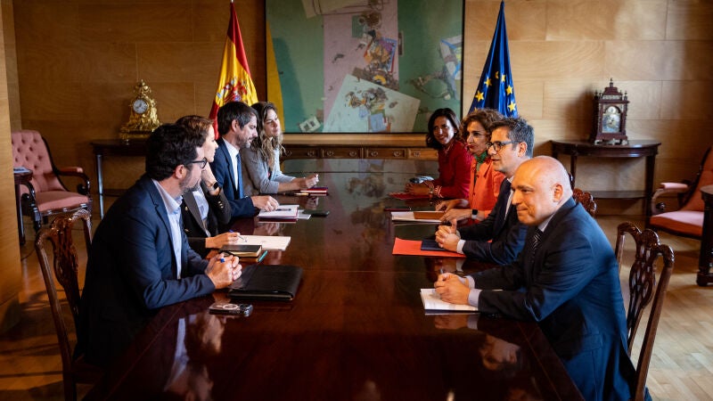 Reunión Comisión de Seguimiento del pacto PSOE y Sumar