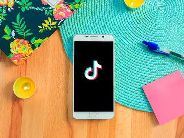 Cómo activar el modo oscuro de TikTok Cómo activar el modo oscuro de TikTok