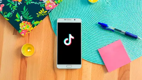 Cómo activar el modo oscuro de TikTok Cómo activar el modo oscuro de TikTok