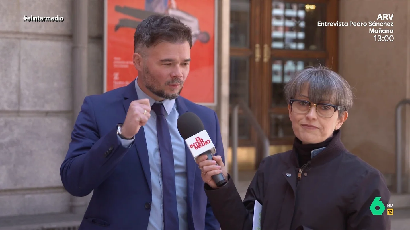 Gabriel Rufián sorprende a Thais Villas con su rutina de belleza: "Tengo un lápiz para las ojeras y a veces echo color" Gabriel Rufián sorprende a Thais Villas con su rutina de belleza: "Tengo un lápiz para las ojeras y a veces echo color"