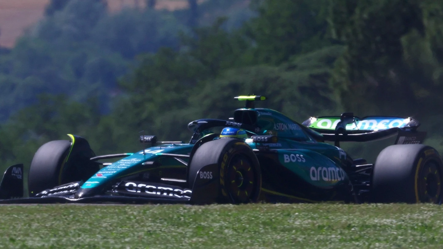 Fernando Alonso, en el Aston Martin Fernando Alonso, en el Aston Martin