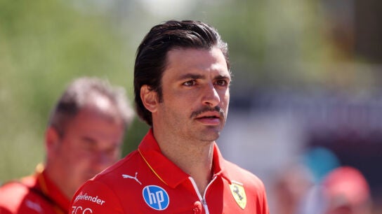 Carlos Sainz, con bigote en Imola