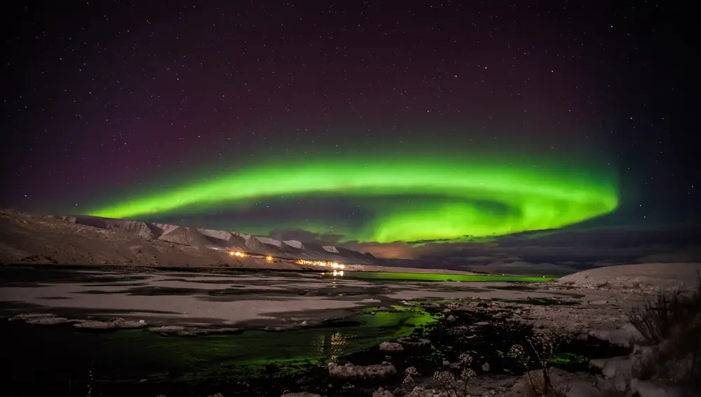 Aurora boreal en Akureyri, Islandia Aurora boreal en Akureyri, Islandia