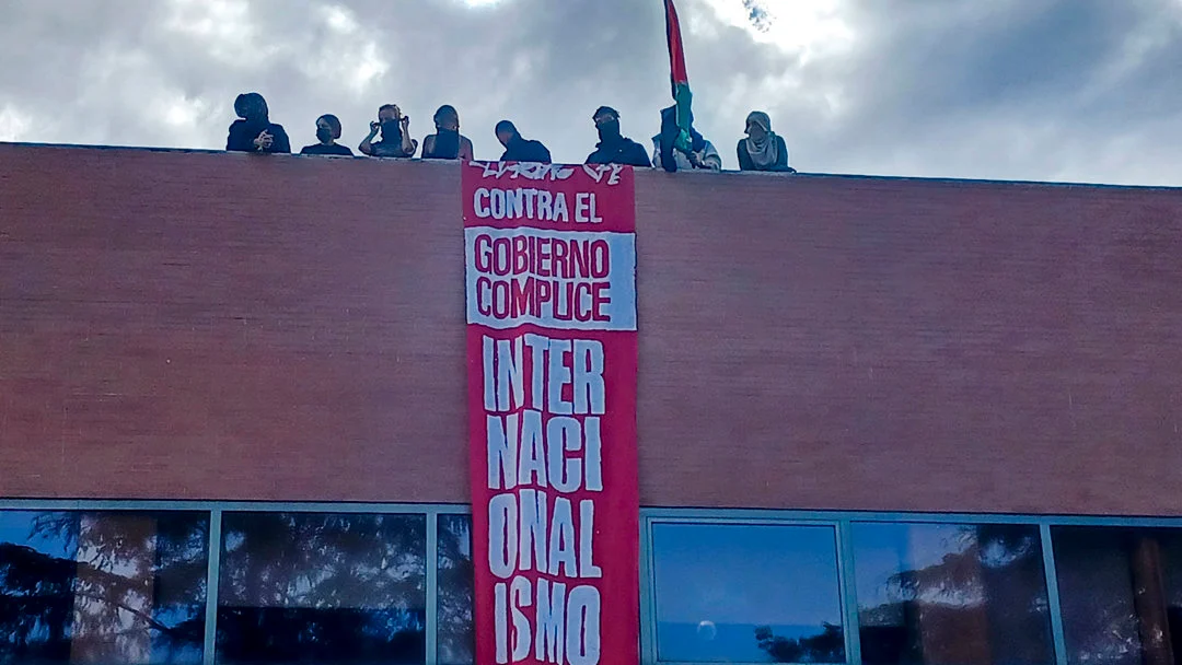 Un grupo de integrantes de la Acampada por Palestina de Madrid han irrumpido este viernes en el edificio donde están reunidos los vicerrectores