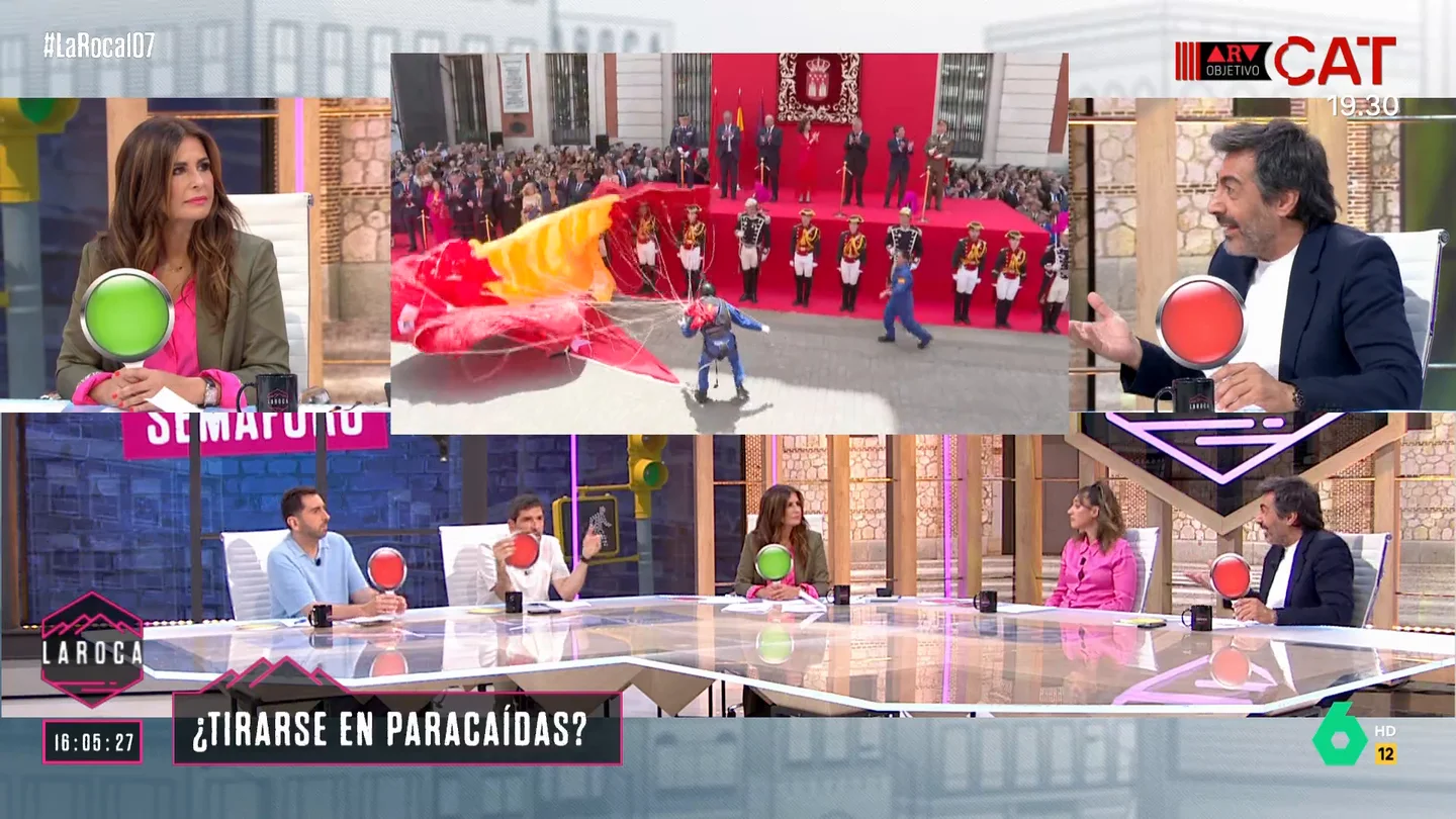 Nuria Roca, a los colaboradores ante su negativa a tirarse en paracaídas: "Sois unos caguicas" Nuria Roca, a los colaboradores ante su negativa a tirarse en paracaídas: "Sois unos caguicas"
