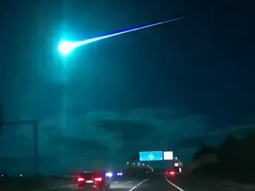 Una bola de fuego cruza el cielo de España y Portugal Una bola de fuego cruza el cielo de España y Portugal