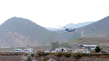 Una fotografía muestra un helicóptero que transportaba al presidente iraní, Ebrahim Raisi, despegando en la frontera de Aras entre Irán y Azerbaiyán