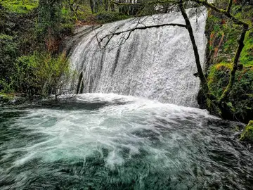 Cascada Argalo en la Ría de Muros Noia Cascada Argalo en la Ría de Muros Noia