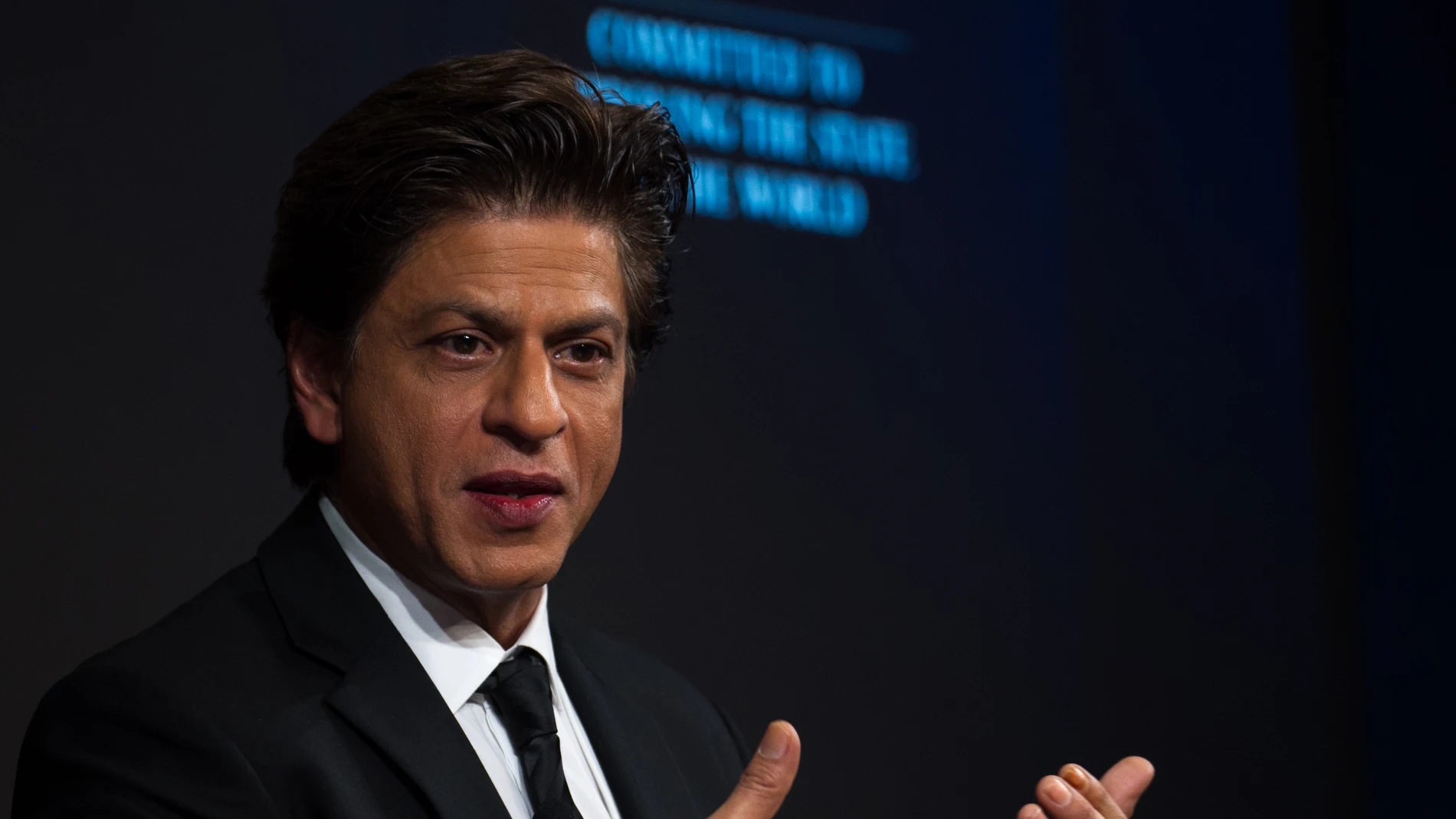 El actor de Bollywood Shah Rukh Khan, interviene durante una sesión de la 48ª Reunión Anual del Foro Económico Mundial. 
