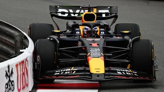 Verstappen, rozando uno de los muros de Mónaco Verstappen, rozando uno de los muros de Mónaco