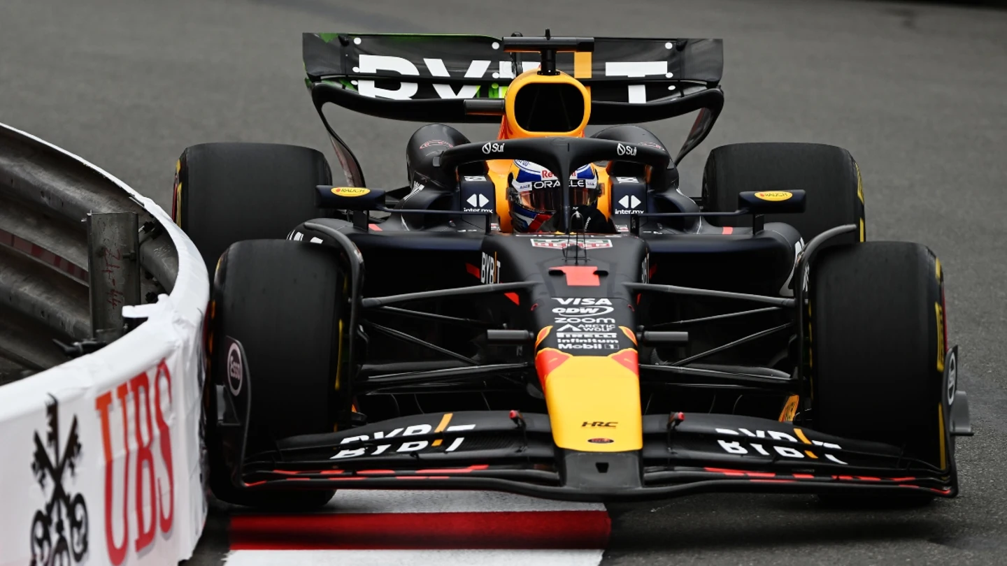 Verstappen, rozando uno de los muros de Mónaco Verstappen, rozando uno de los muros de Mónaco