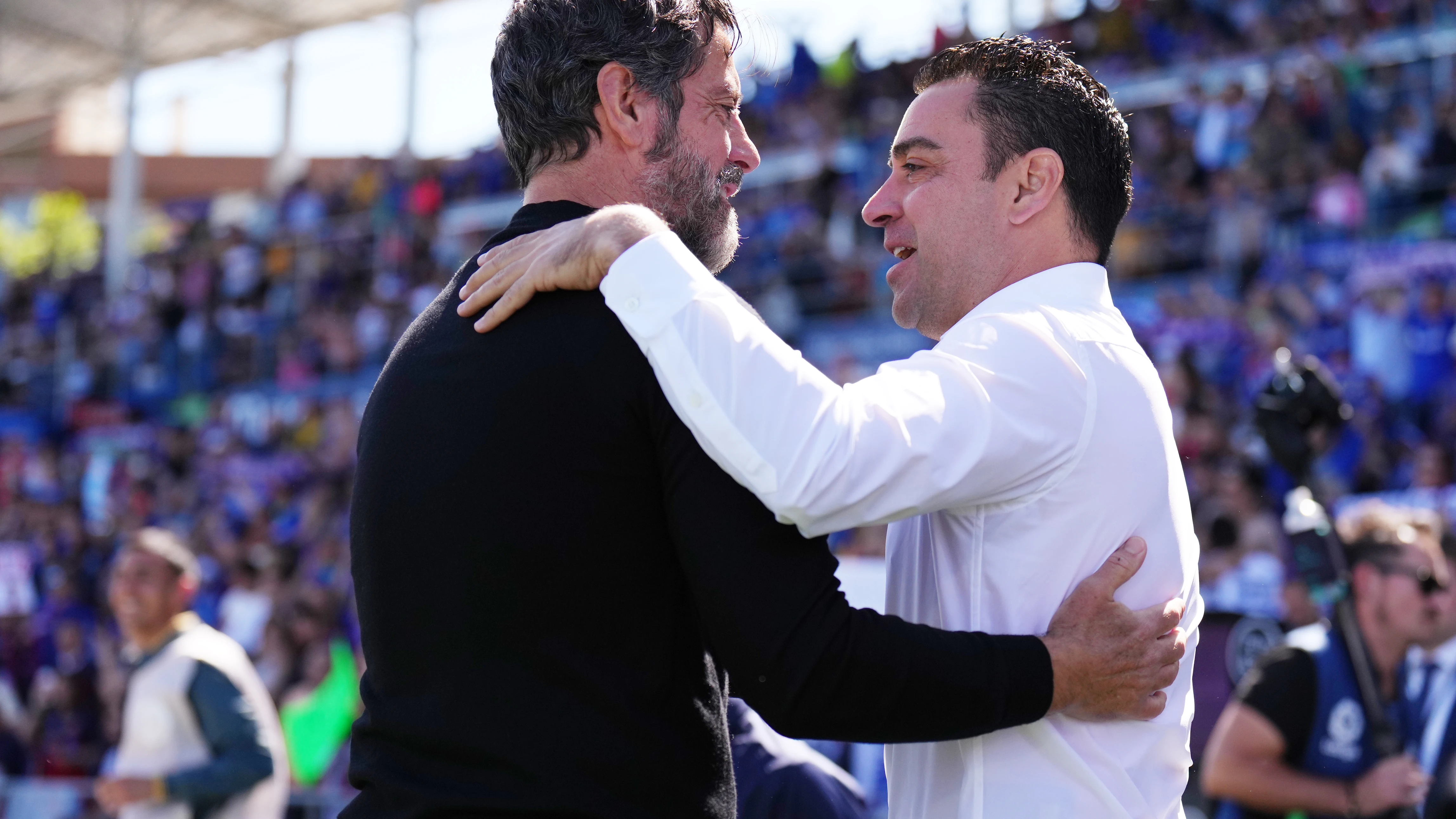 Quique Sánchez Flores y Xavi Hernández