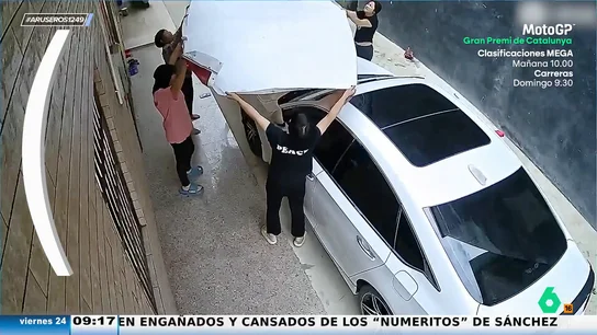 La heroica reacción de unos vecinos salva la vida de una niña de tres años atrapada en un balcón La heroica reacción de unos vecinos salva la vida de una niña de tres años atrapada en un balcón