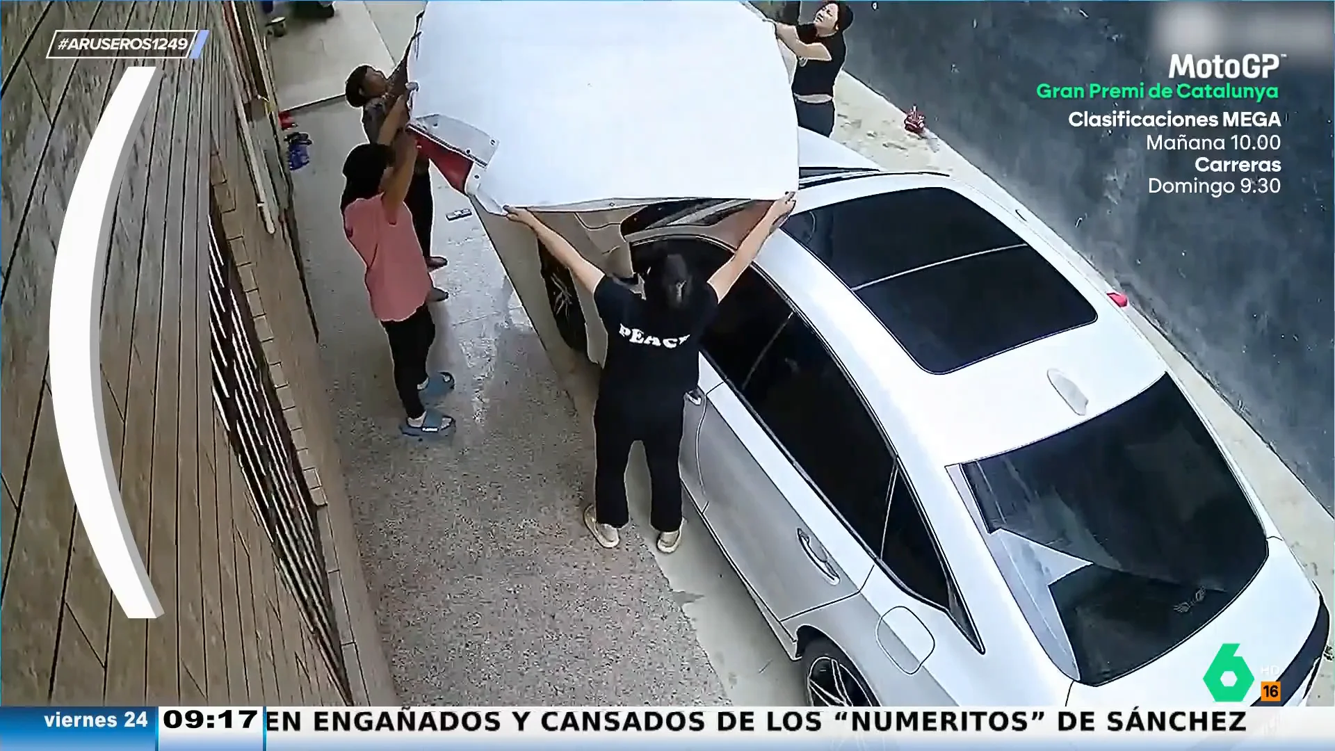 La heroica reacción de unos vecinos salva la vida de una niña de tres años atrapada en un balcón