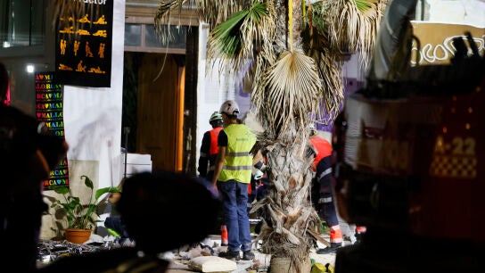 Los servicios de Emergencias en el derrumbe de un local de Palma