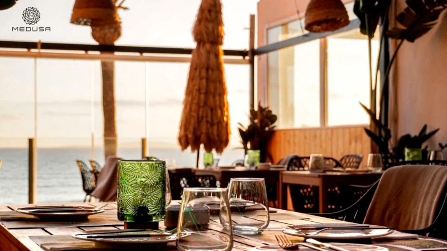 Imagen comercial del interior del Medusa Beach Club Imagen comercial del interior del Medusa Beach Club