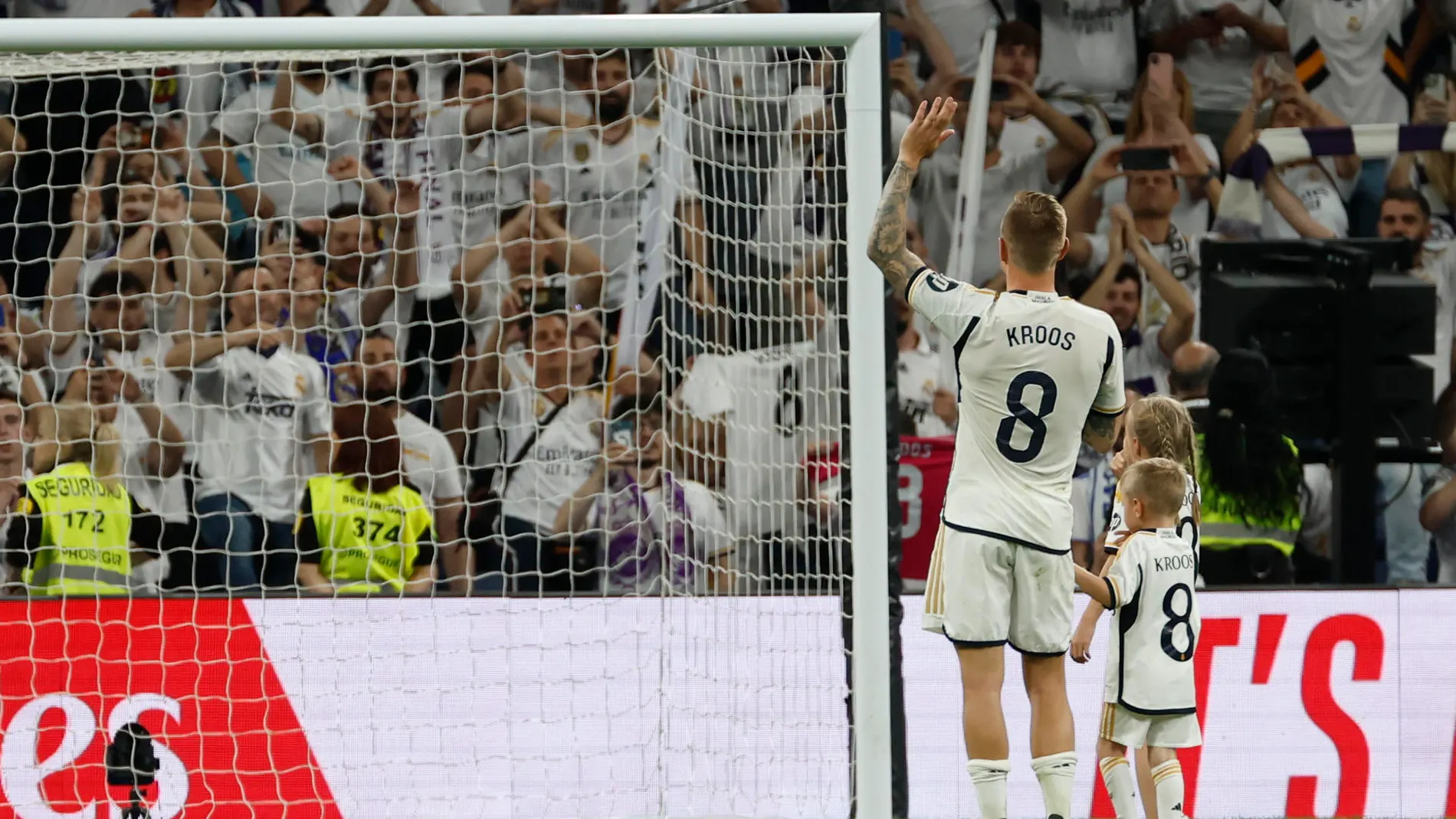 Toni Kroos se despide del Santiago Bernabéu