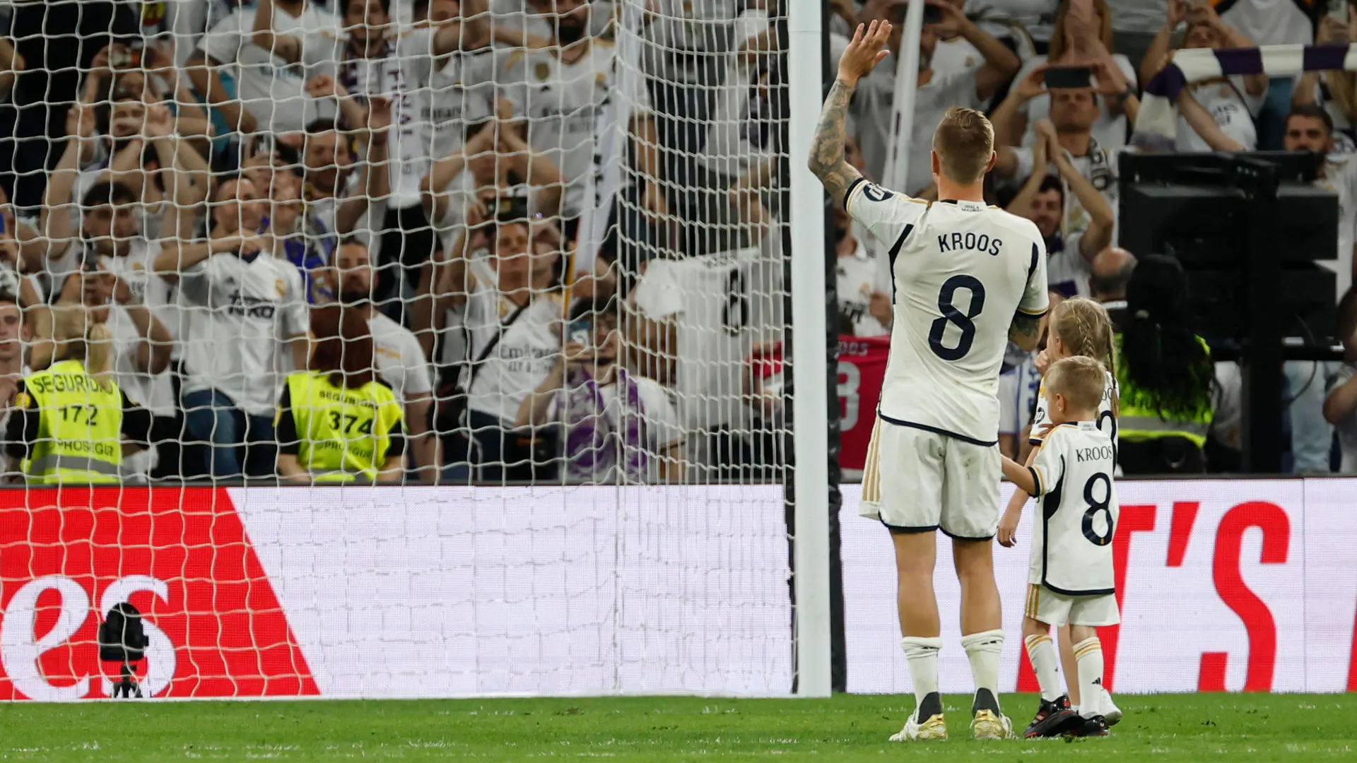 Toni Kroos se despide del Santiago Bernabéu