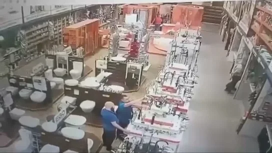 Ataque ruso a un hipermercado en Jarkiv Ataque ruso a un hipermercado en Jarkiv