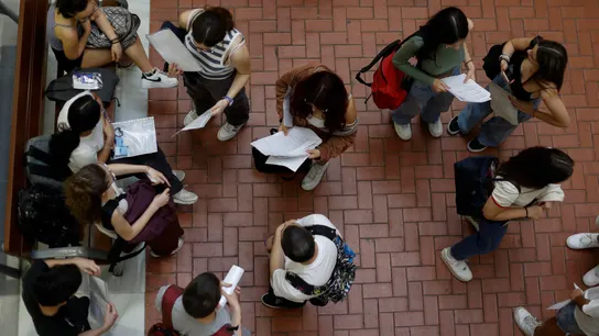 Estudiantes en selectividad Estudiantes en selectividad
