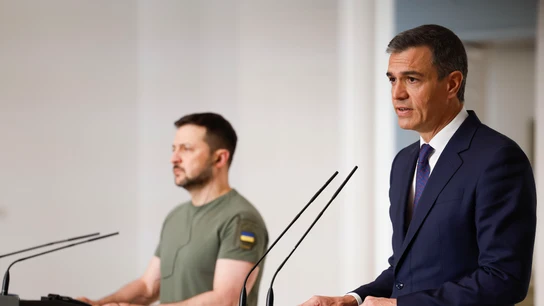 El presidente del gobierno español, Pedro Sánchez, y el presidente de Ucrania, Volodimir Zelenski, comparecen en una rueda de prensa después de firmar el "Acuerdo de Cooperación en materia de Seguridad entre España y Ucrania" este lunes en el palacio de La Moncloa en Madrid.  El presidente del gobierno español, Pedro Sánchez, y el presidente de Ucrania, Volodimir Zelenski, comparecen en una rueda de prensa después de firmar el "Acuerdo de Cooperación en materia de Seguridad entre España y Ucrania" este lunes en el palacio de La Moncloa en Madrid.