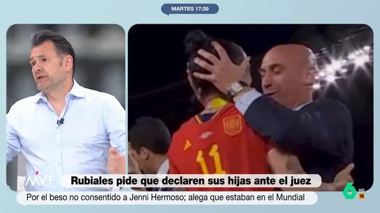 Iñaki López, a Rubiales: "'Cómo voy a ser un acosador si tengo dos hijas' suena a 'cómo voy a ser racista si tengo un amigo negro'" Alfonso Pérez Medina, Cristina Pardo e Iñaki López analizan en este vídeo de Más Vale Tarde la decisión de Luis Rubiales de incluir a sus dos hijas como testigos en su juicio por agresión sexual por su beso no consentido a Jenni Hermoso.
