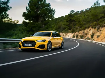 Con 495 litros de maletero y 470 CV, el anti-SUV definitivo cumple 25 años y se vuelve más exclusivo que nunca Con 495 litros de maletero y 470 CV, el anti-SUV definitivo cumple 25 años y se vuelve más exclusivo que nunca