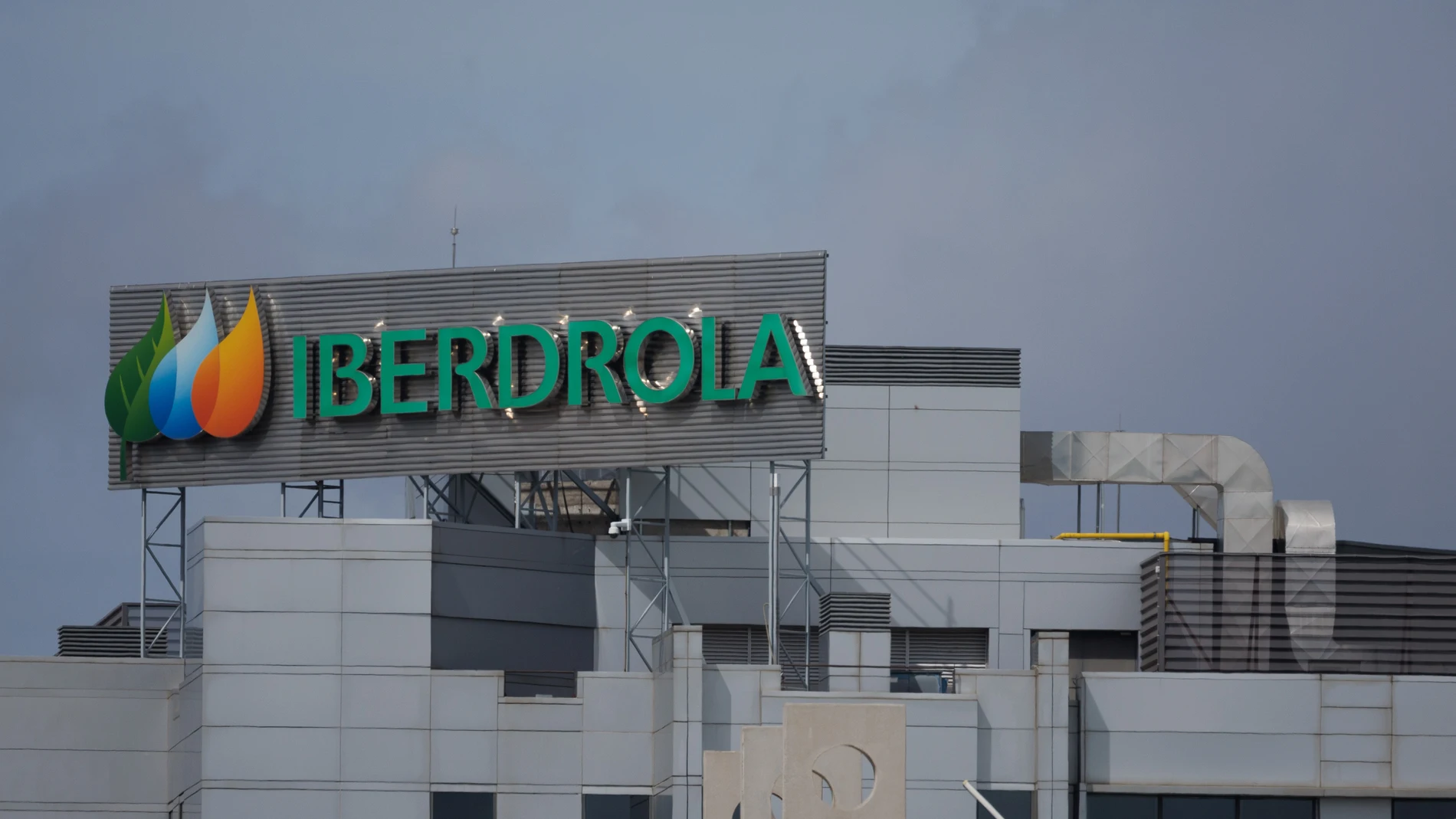 Fachada de la sede de Iberdrola, a 31 de marzo de 2023, en Madrid (España)