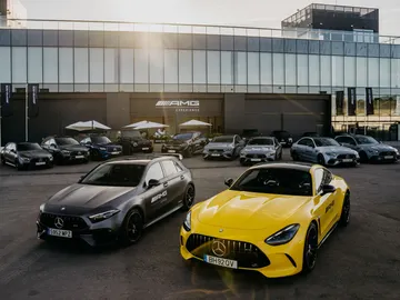 AMG EXPERIENCE ON TRACK AMG EXPERIENCE ON TRACK