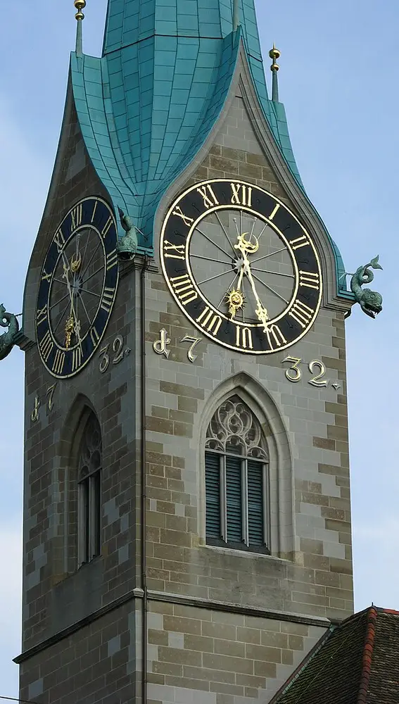 Torre del reloj de Fraumünster de Zúrich Torre del reloj de Fraumünster de Zúrich